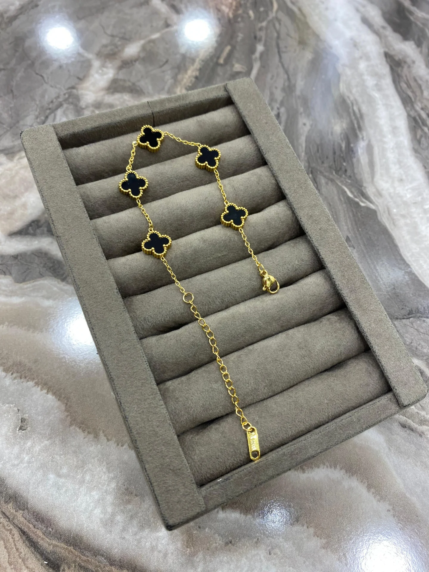 Siyah Yonca Model Çelik Bileklik 