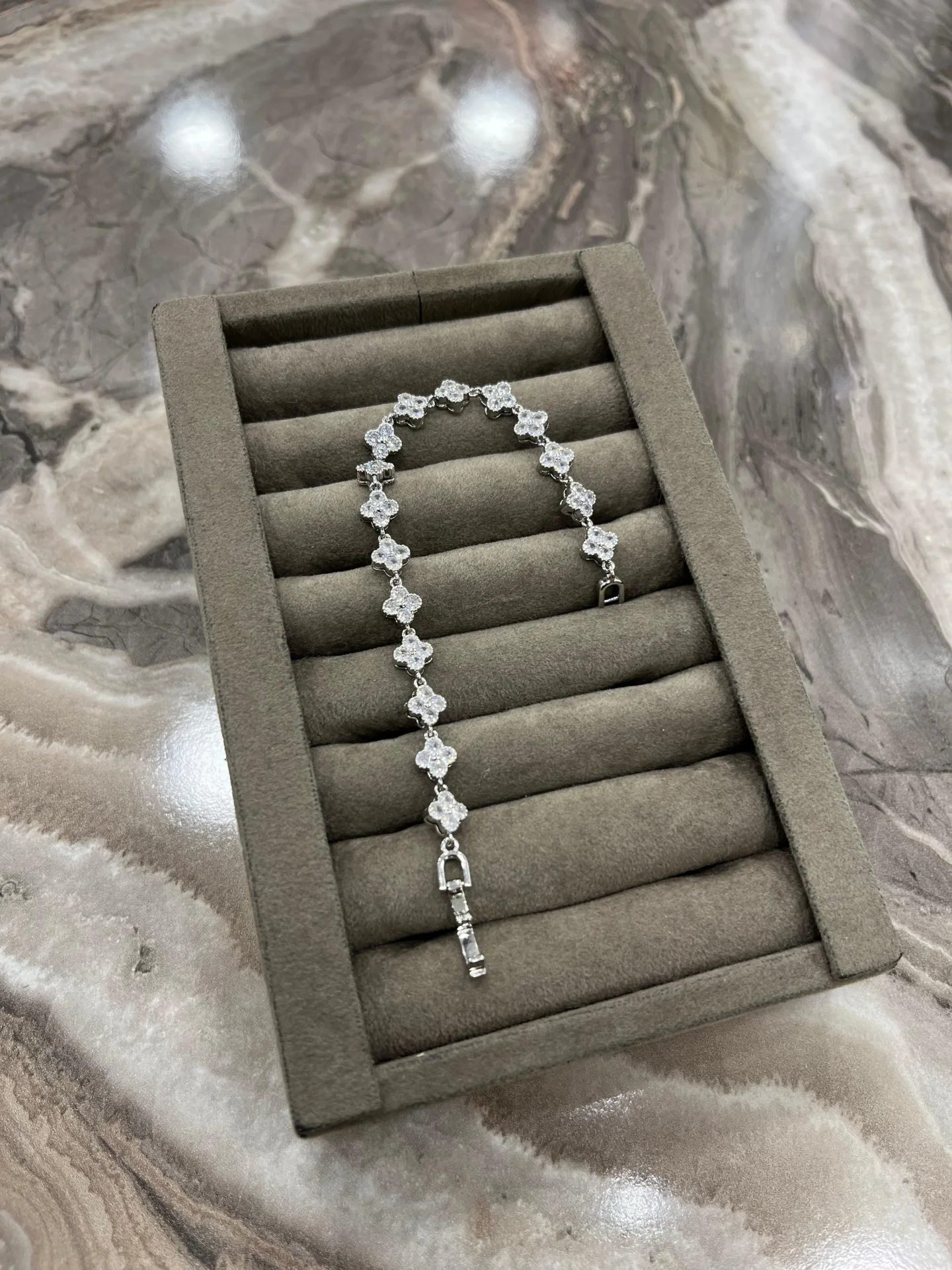 Gümüş Renk Çelik Bileklik