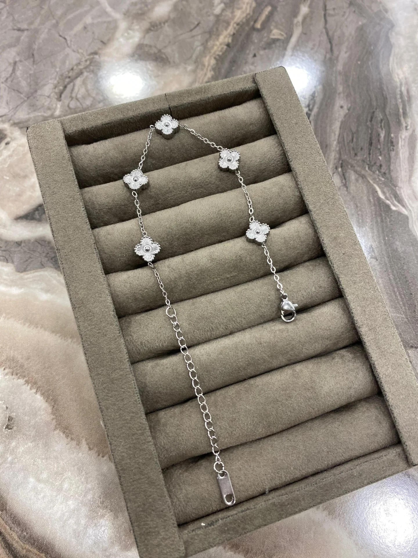 Yonca Model Çelik Bileklik