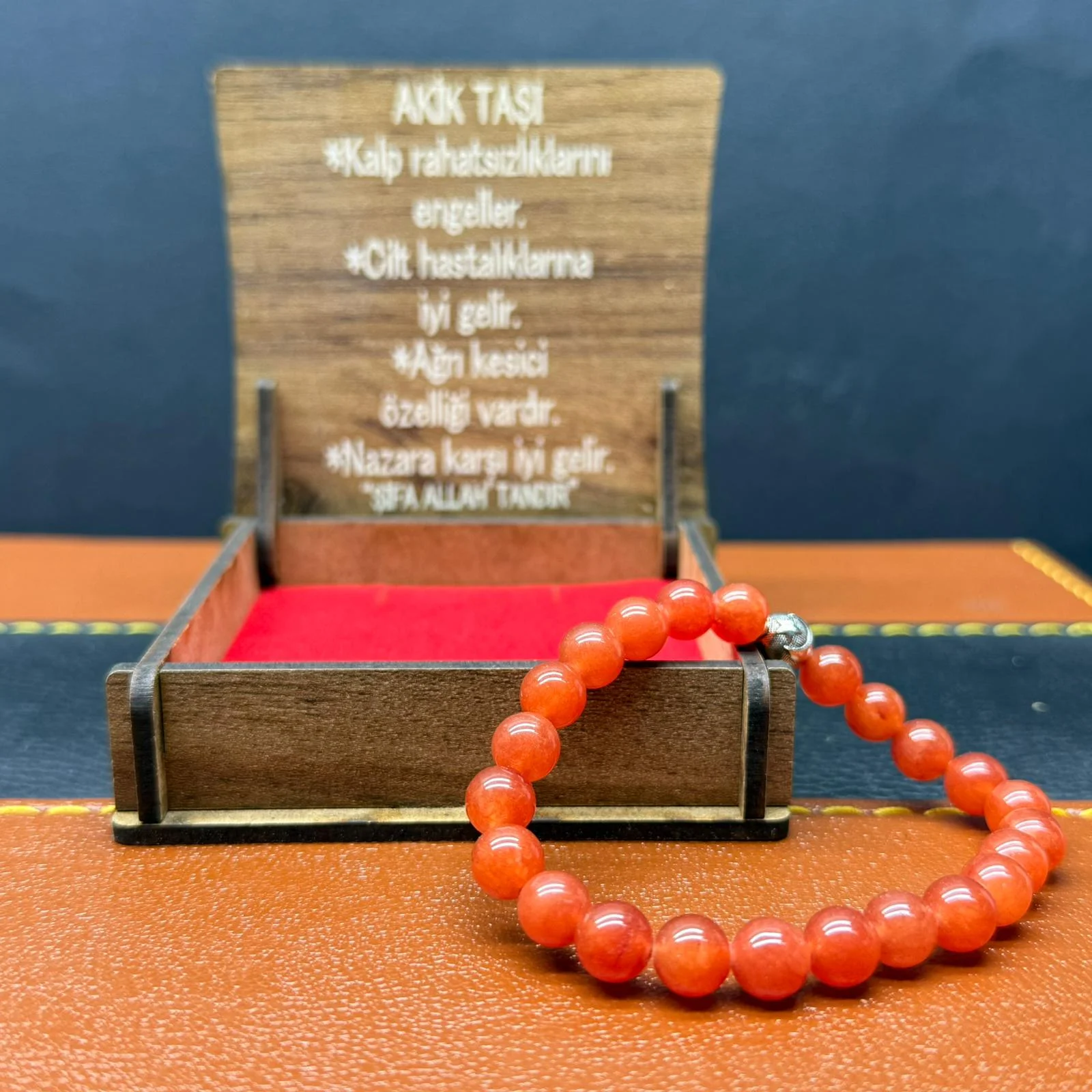 Özel Ahşap Kutulu Akik Taşı Bileklik – Küre Kesim 8MM