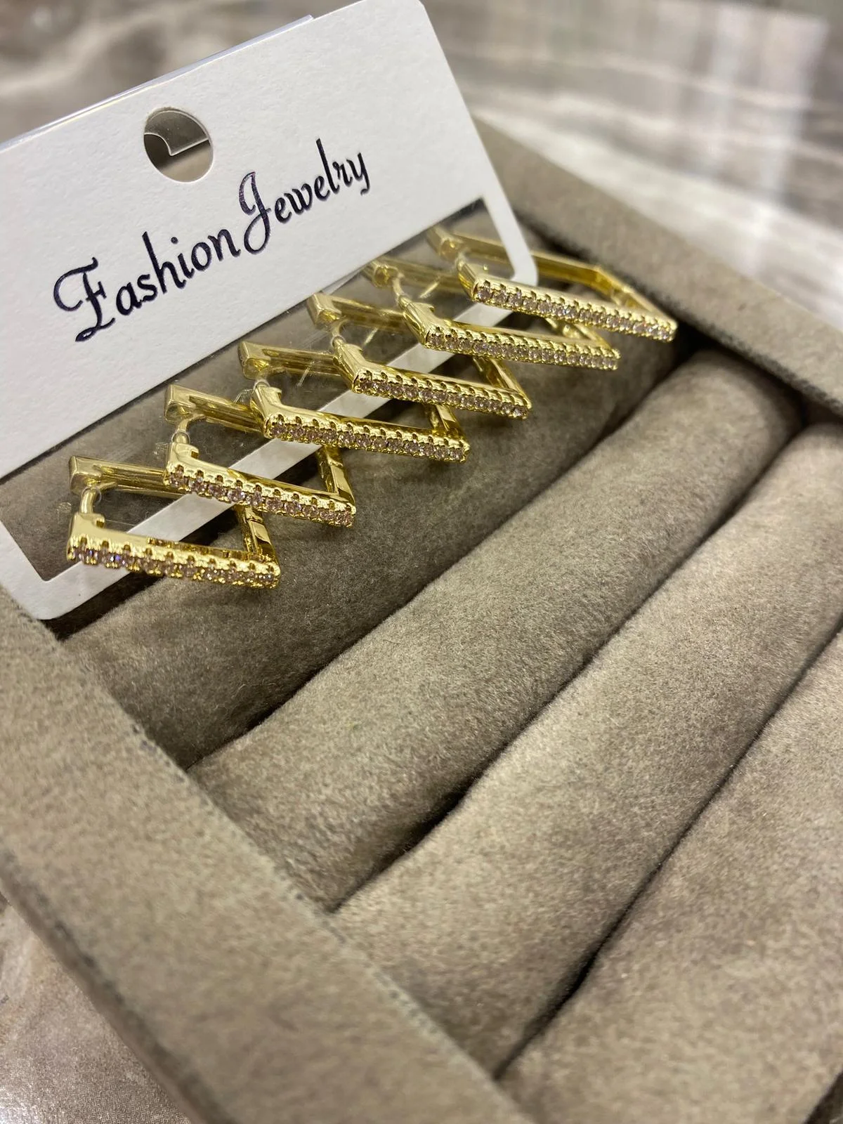 Altın Renk Zirkon Taşlı Geometrik Küpe