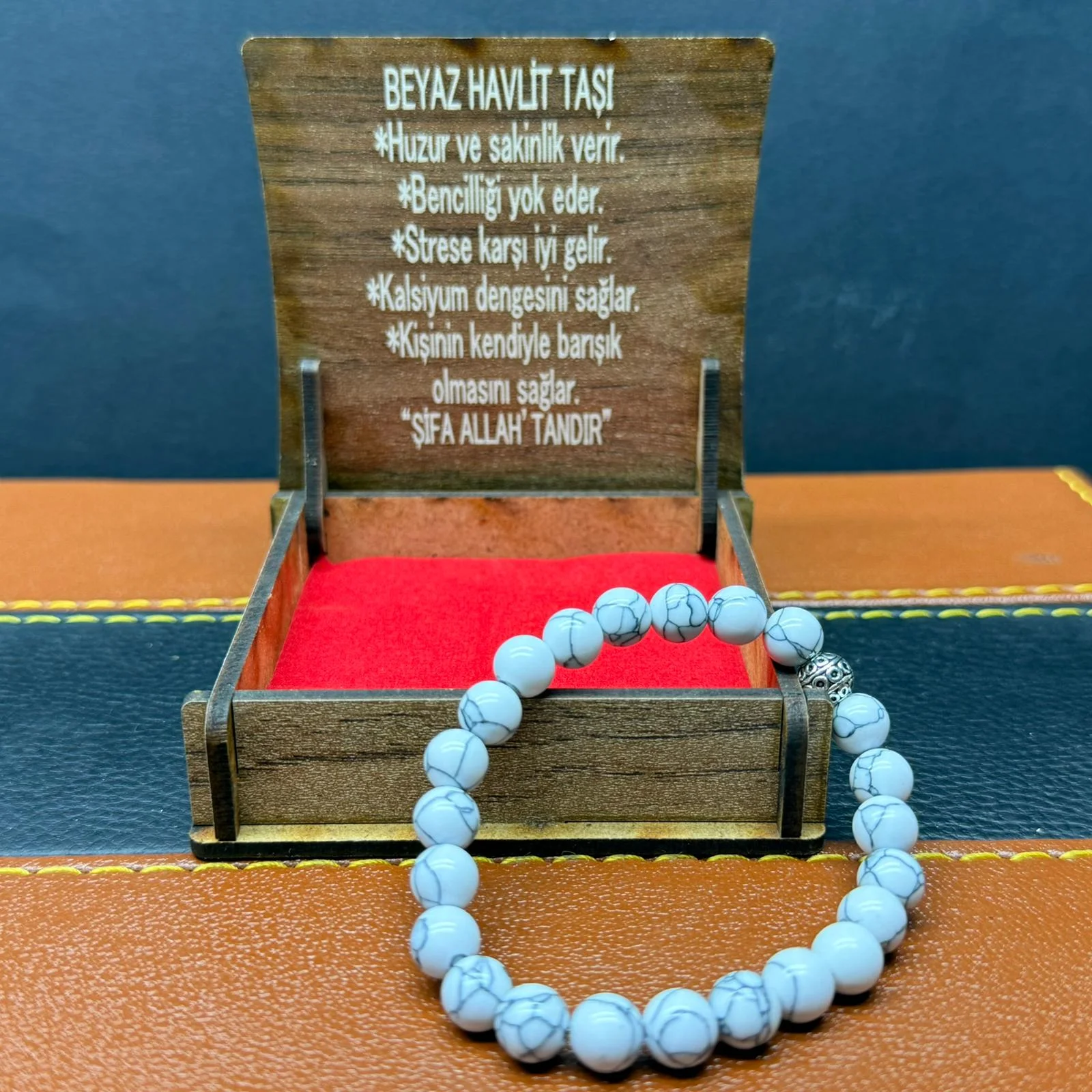 Özel Ahşap Kutulu Beyaz Havlit Taşı Bileklik – Küre Kesim 8MM