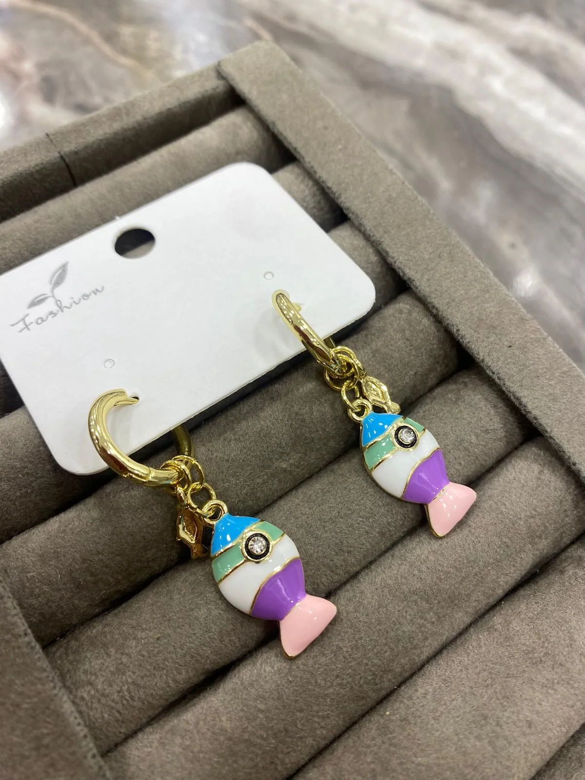 Renkli Enamel Balık Figürlü Altın Renk Küpe