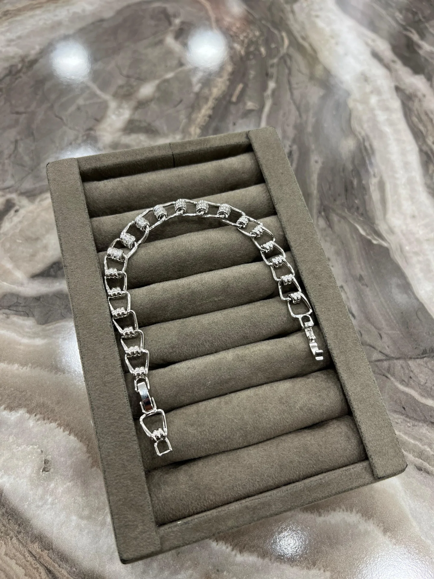 Gümüş Renk Çelik Bileklik