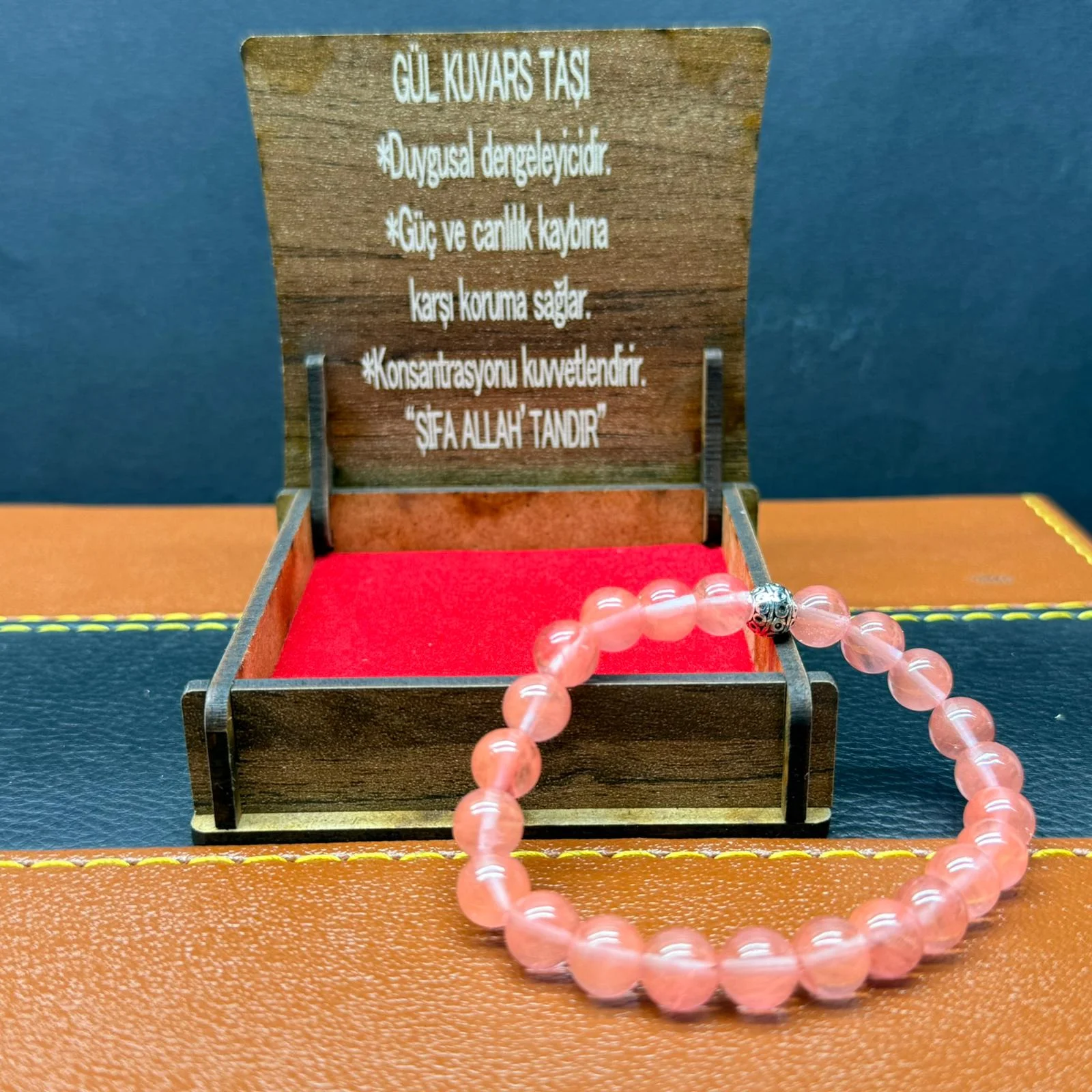 Özel Ahşap Kutulu Gül Kuvars Taşı Bileklik – Küre Kesim 8MM