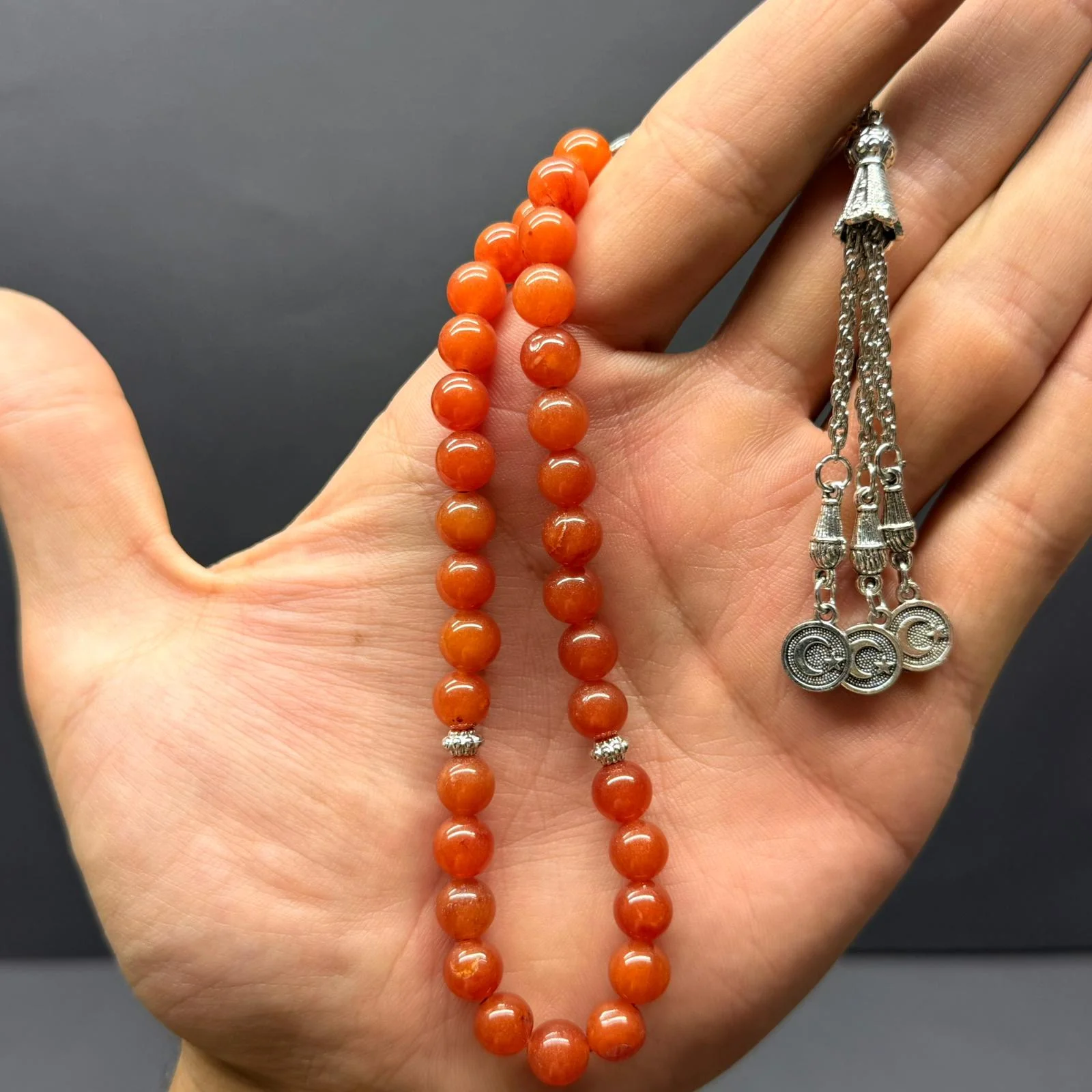 resimler/urunler/Özel Ahşap Kutulu 33’lü Akik Taşı Tesbih