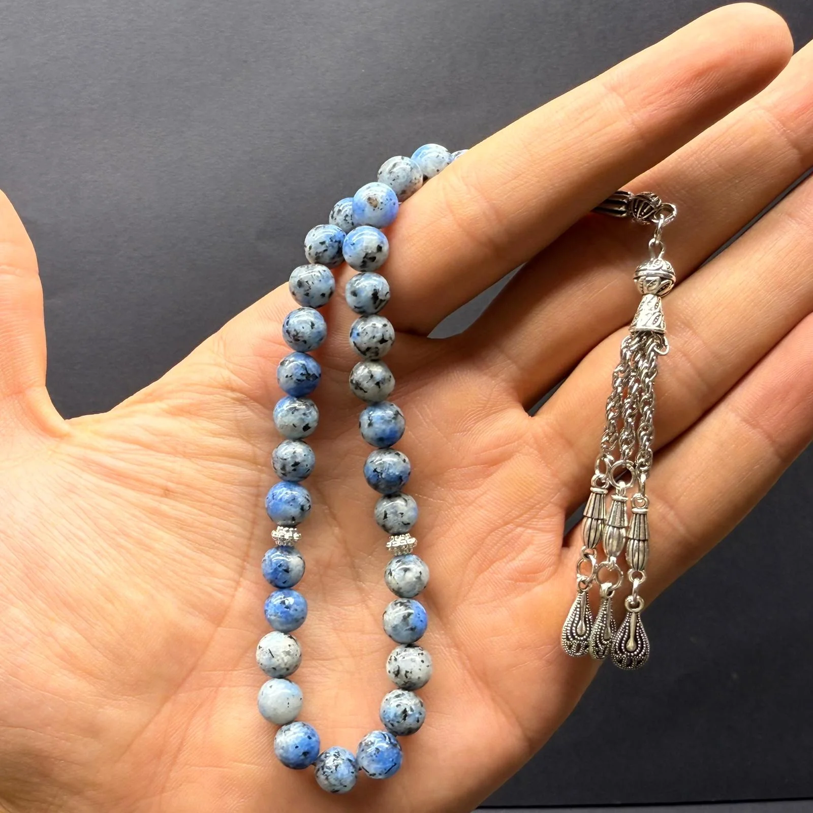 resimler/urunler/Özel Ahşap Kutulu 33’lü Dumortierit Taşı Tesbih