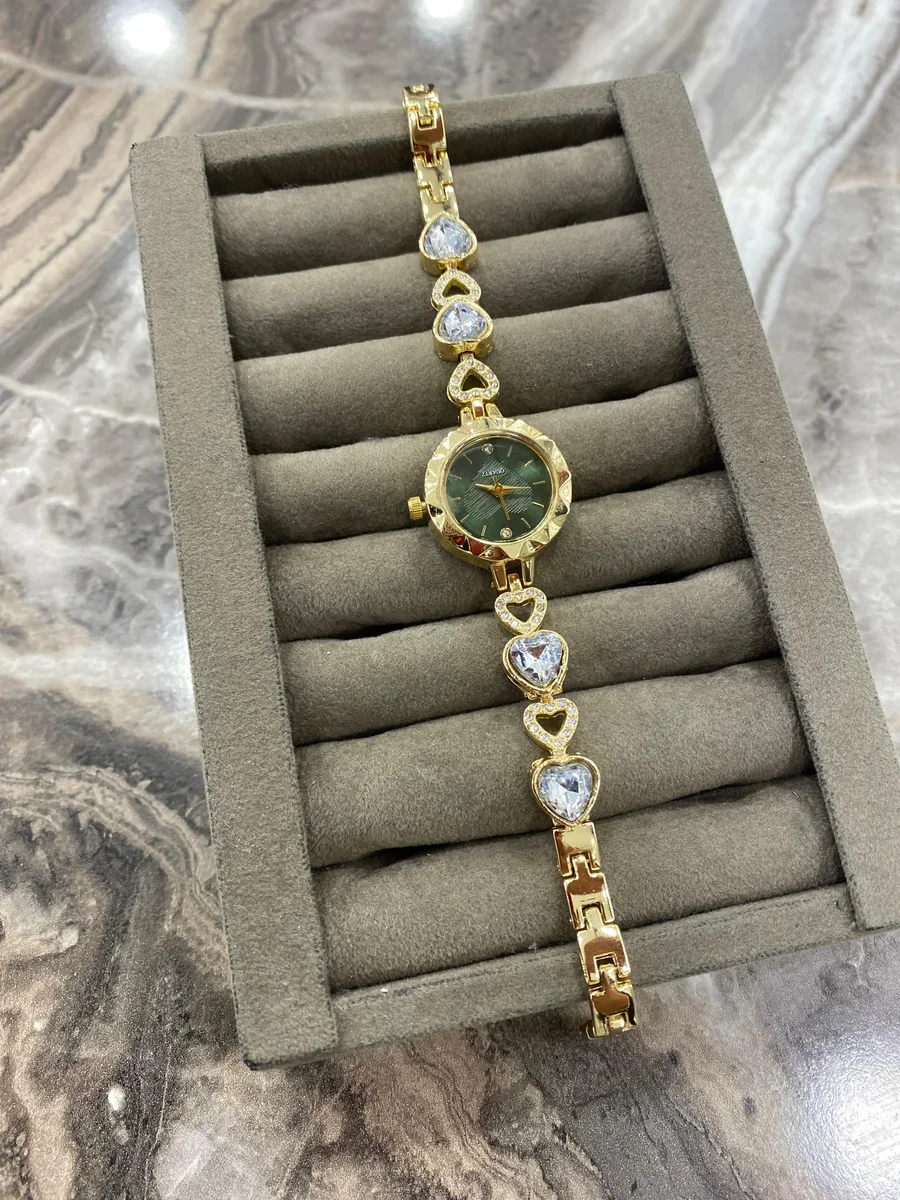 resimler/urunler/Kadın Kalp Detaylı Taşlı Gold Saat