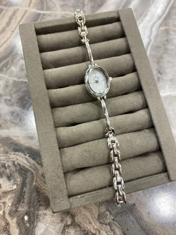 Gümüş Renk Zincir Detaylı Kadın Saat