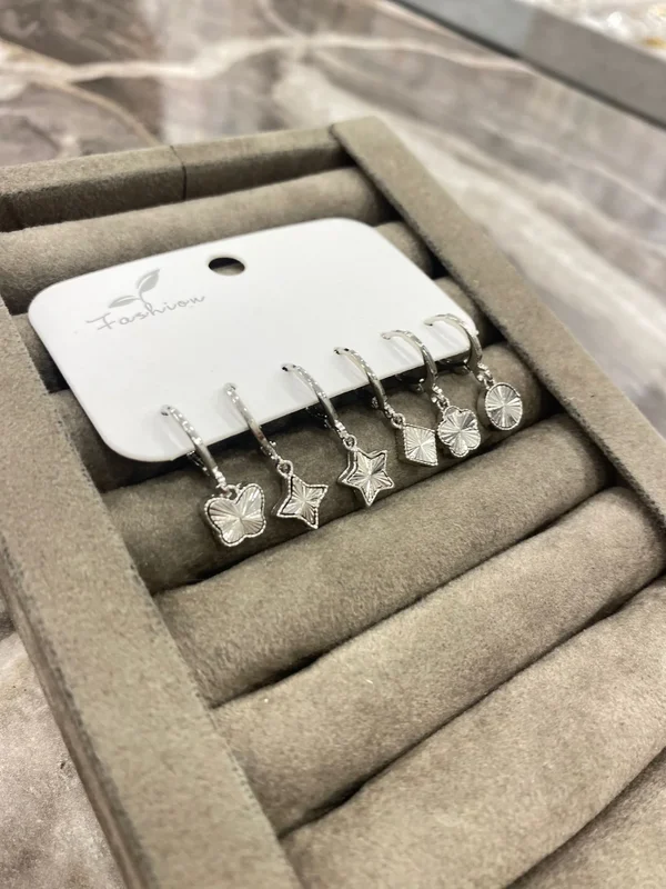 Gümüş Renk Sallantılı Figür Küpe Seti