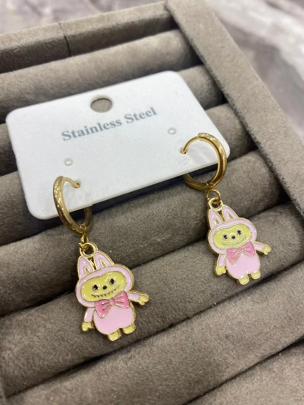 Altın Renk Pembe Figürlü Küpe