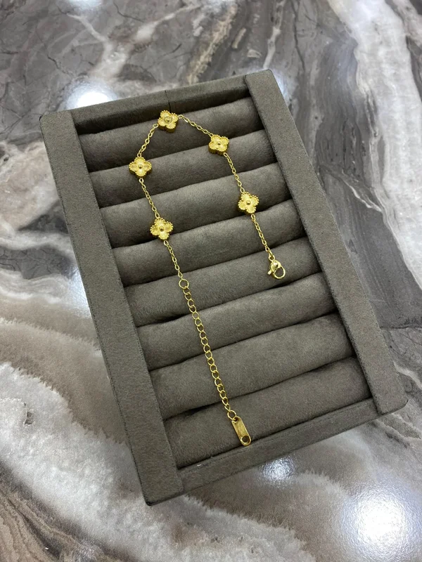 Yonca Model Çelik Bileklik