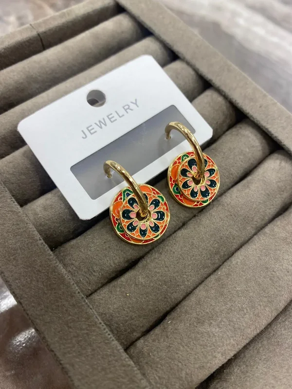 Renkli Çiçek Motifli Yuvarlak Sallantı Küpe