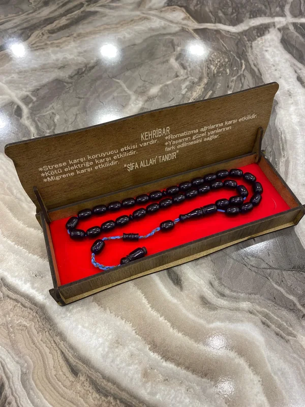 Ahşap Kutulu Siyah Kehribar Tesbih – Özel Yazılı Kapak