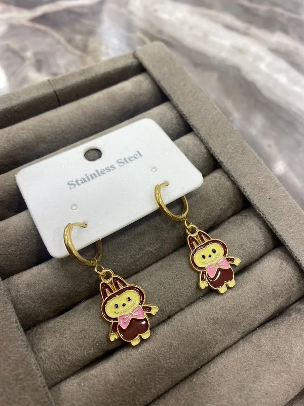 Altın Renk Figürlü Küpe