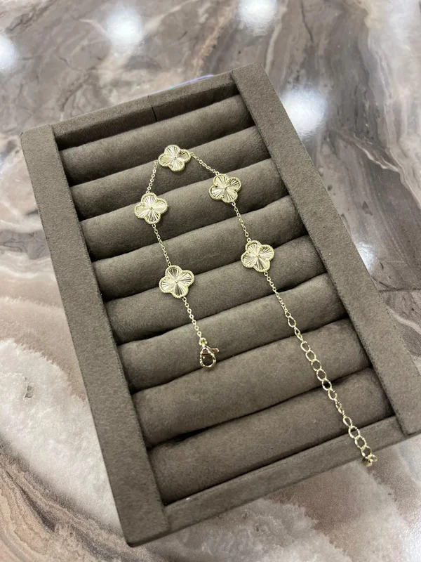  Yonca Model Altın Renk Çelik Bileklik