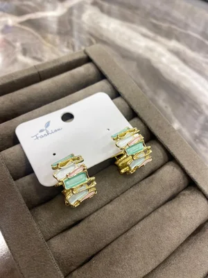 Pastel Renkli Altın Renk Modern Tasarım Küpe