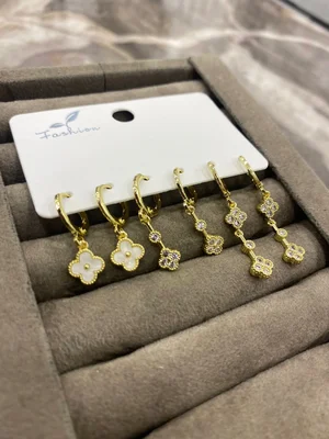 Altın Renk Çiçek Detaylı Zarif Küpe Seti 