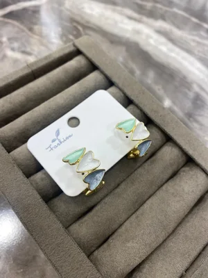 Pastel Üç Renk Kalp Detaylı Altın Renk Küpe