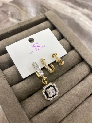 Altın Renk Taşlı Şık Küpe Seti