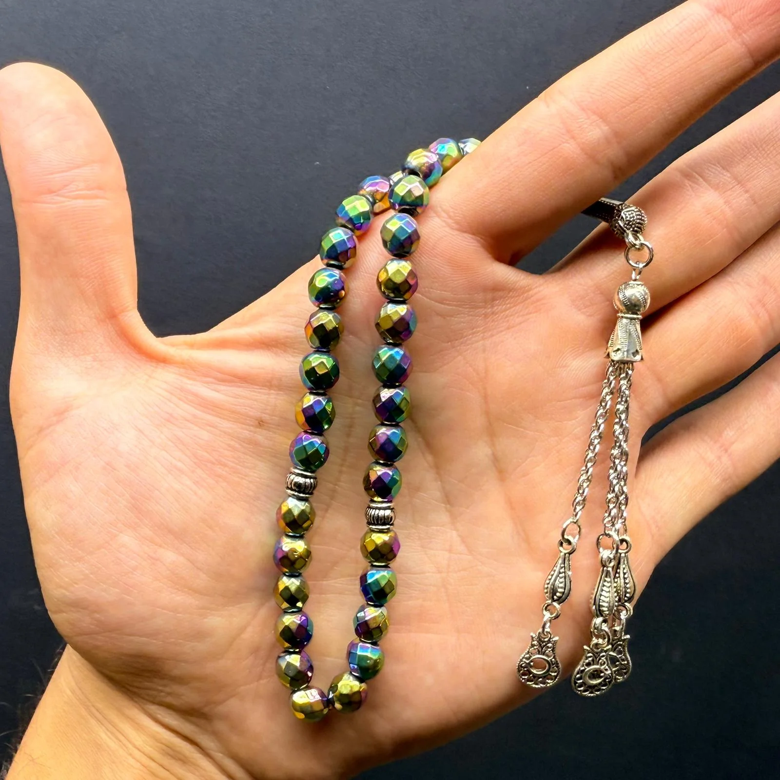 Özel Ahşap Kutulu 33’lü Gökkuşağı Hematit Taşı Tesbih