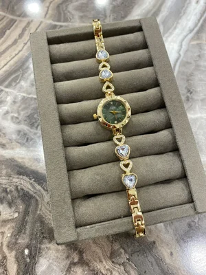 Kadın Kalp Detaylı Taşlı Gold Saat
